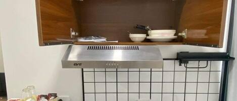 Comfort Apartment, Non Smoking, Kitchen | Private kitchen | Fridge, stovetop, coffee/tea maker, electric kettle