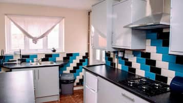 Rumah | Dapur pribadi | Lemari es, microwave, oven, dan kompor