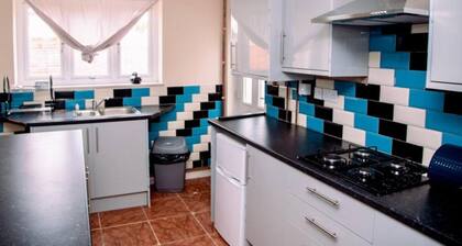 2bed House- Dudley-garden-wifi-tv