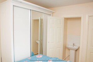 House | 2 bedrooms, free WiFi, bed sheets - 2bed House- Dudley-garden-wifi-tv (Dudley)