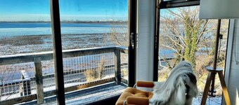 Brent lodge - luxury hill top living by the water