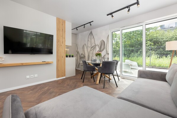 Huoneisto, 1 makuuhuone, terassi, rannalla | Olohuone