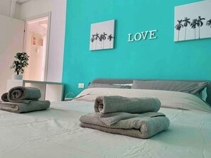 1 Schlafzimmer, Schreibtisch, WLAN, Bettwäsche