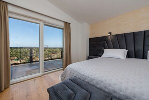 7 bedrooms, iron/ironing board, free WiFi, bed sheets