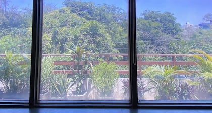 A tranquil sojourn in the heart of the city. A spacious duplex with large rooms.