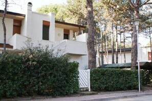 Apartment, 2 Bedrooms, Patio, Garden View | Exterior