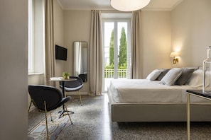 Premium bedding, down duvets, minibar, in-room safe