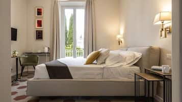Habitación doble, vistas al jardín | Ropa de cama de alta calidad, edredones de plumas, minibar y caja fuerte