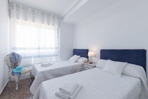 4 chambres, fer et planche à repasser, Wi-Fi, draps fournis