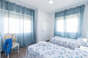 4 chambres, fer et planche à repasser, Wi-Fi, draps fournis