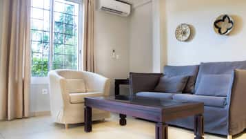 Deluxe Apartment, 1 Bedroom | Living area