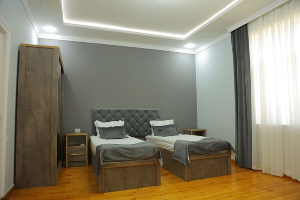 Basic Twin Room | Soundproofing, free WiFi, bed sheets