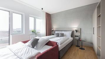 2 habitaciones, edredón, escritorio y espacio para trabajar con laptop