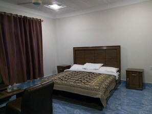 Standard Double Room | Soundproofing, iron/ironing board, free WiFi