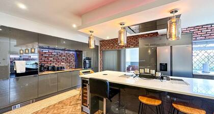 Beautiful Detached Villa - Jacuzzi Bath - Parking