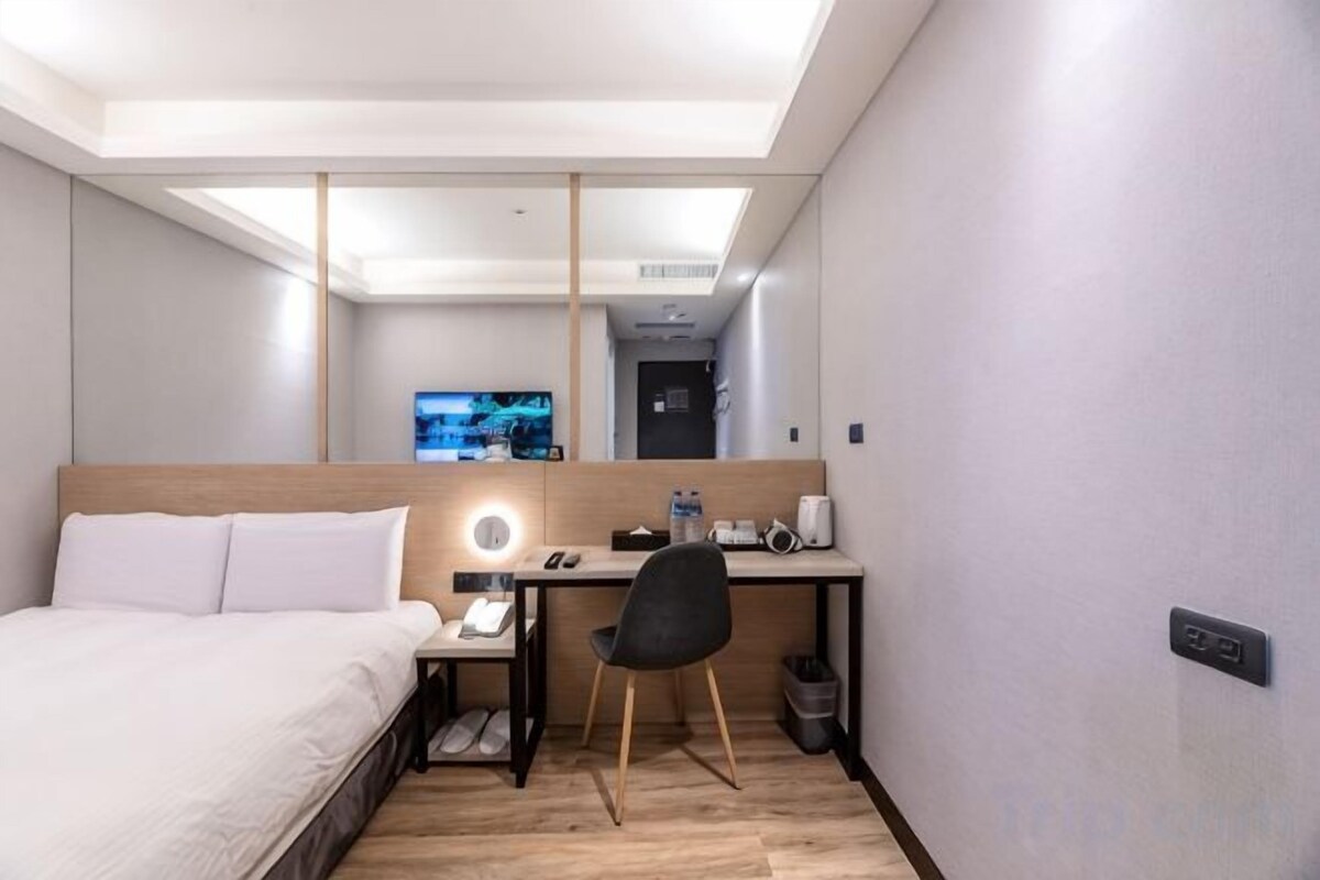 1 quarto, edredons de pluma, escrivaninha, quartos à prova de som