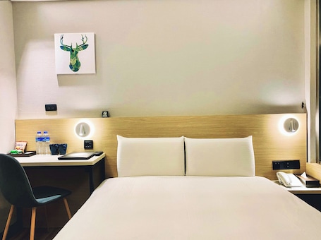 Business Room (Check in after 15:00) | 1 bedroom, down comforters, desk, soundproofing