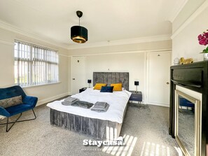 House | 5 bedrooms - Stunning Detached Hidden King Suite Abode (Leicester)