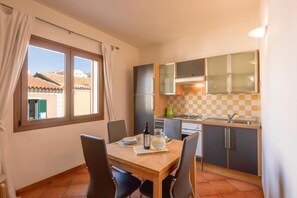 Appartement, meerdere slaapkamers, balkon | Privékeuken
