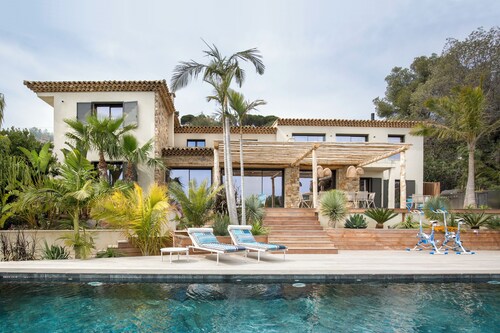 Villa charme vue mer proche plage Seaview charming villa next to the beach