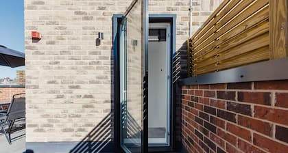 Watford - House - Sleeps 6 - Parking - Garden