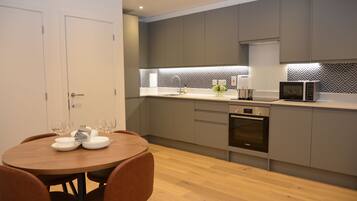 House | Private kitchen | Fridge, microwave, oven, stovetop