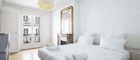 2 soverom, strykejern/-brett, reiseseng for barn og wi-fi