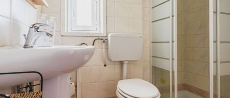 Bathtub, hair dryer, towels