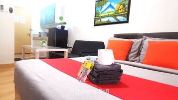 Room, 1 Bedroom, Accessible, Pool View | 1 bedroom