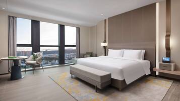 Deluxe Room, 1 King Bed