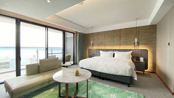 Executive Room, 1 King Bed, Non Smoking (Grand View) | Premium bedding, down comforters, Select Comfort beds, free minibar