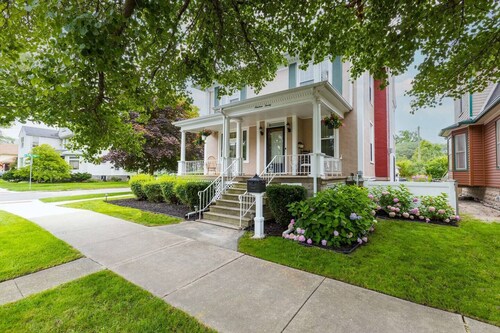 Bay Breeze Mansion | DogsOK | HotTub-open | 6 BDR+