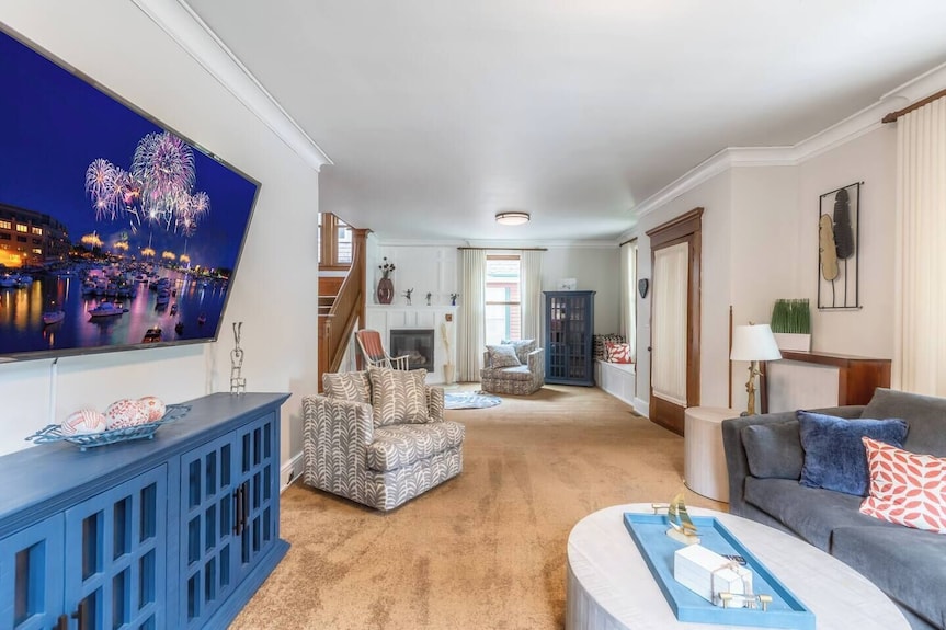 Bay Breeze Mansion | Dogsok | Hottub-open | 6 Bdr+ - Bay City, MI