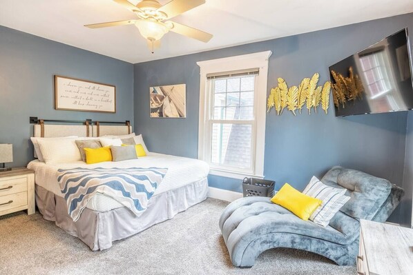 6 bedrooms, desk, iron/ironing board, travel cot