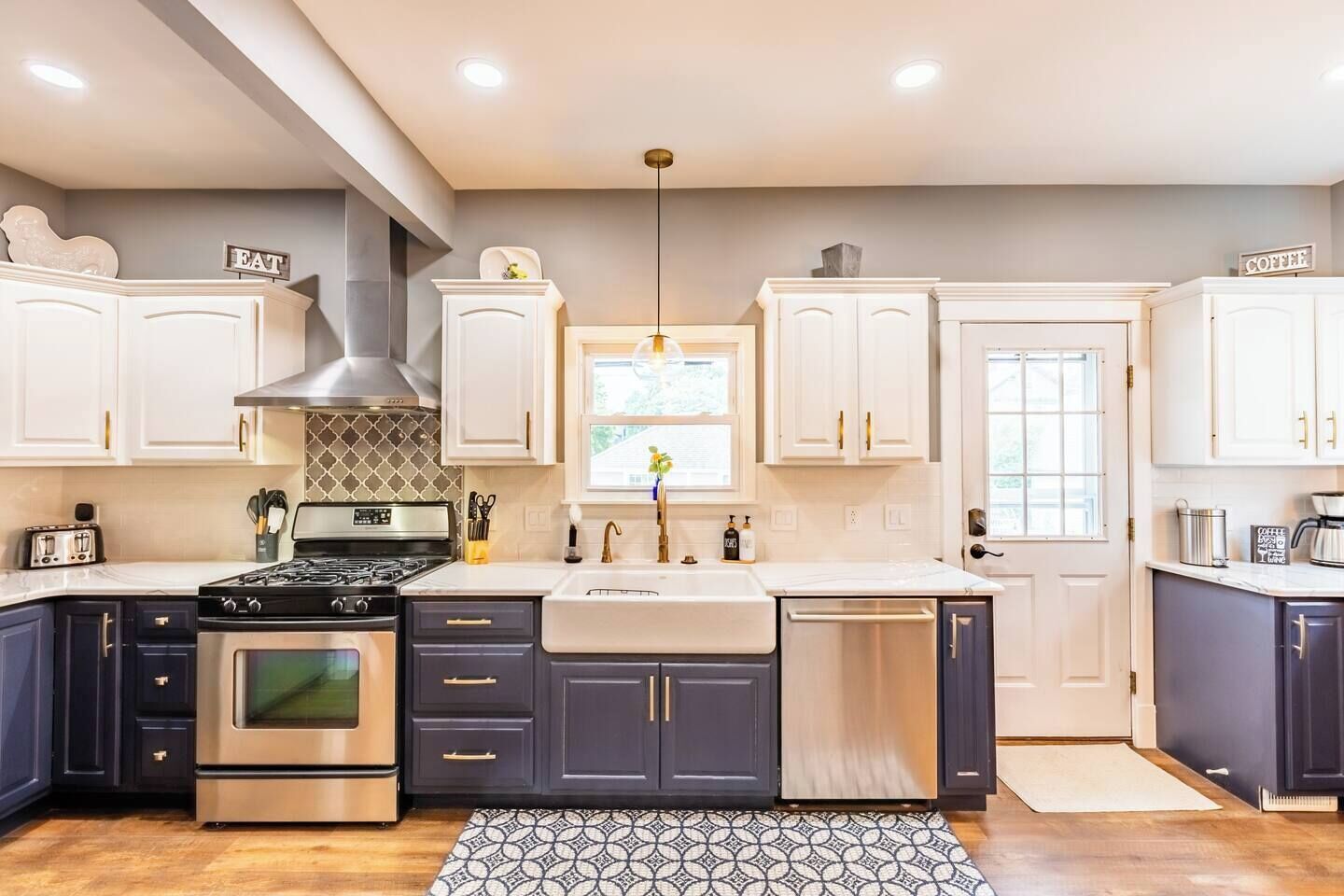 Kylskåp, mikrovågsugn, ugn och spishäll