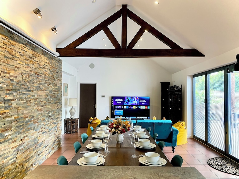 6 Bedroom Bungalow Prime Location Near Ascot Racecourse Ample Parking 75" Tv - Bracknell