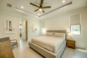 3 bedrooms, iron/ironing board, free WiFi, bed sheets - Villa Melody - new villa, modern, pool & spa, modern (Cape Coral)