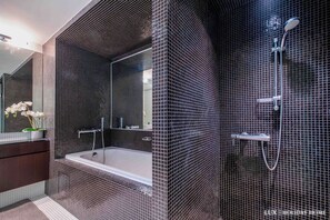 Bathroom - LUX The Elegant DIFC Suite (Dubai)