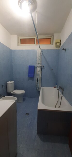Shared Dormitory, 2 Bedrooms, City View | Bathroom - Room-enki's Guesthouse Tirana (Tirana)