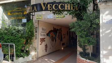 Shared Dormitory, 2 Bedrooms, City View | Property entrance