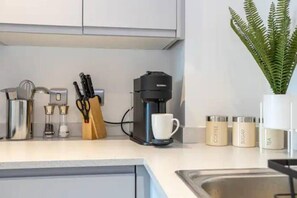 Apartment | Private kitchen | Fridge, microwave, oven, stovetop - Exquisite 1-bed Homely Apartment in Manchester (Salford)