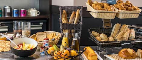 Desayuno buffet (EUR 13 por persona)