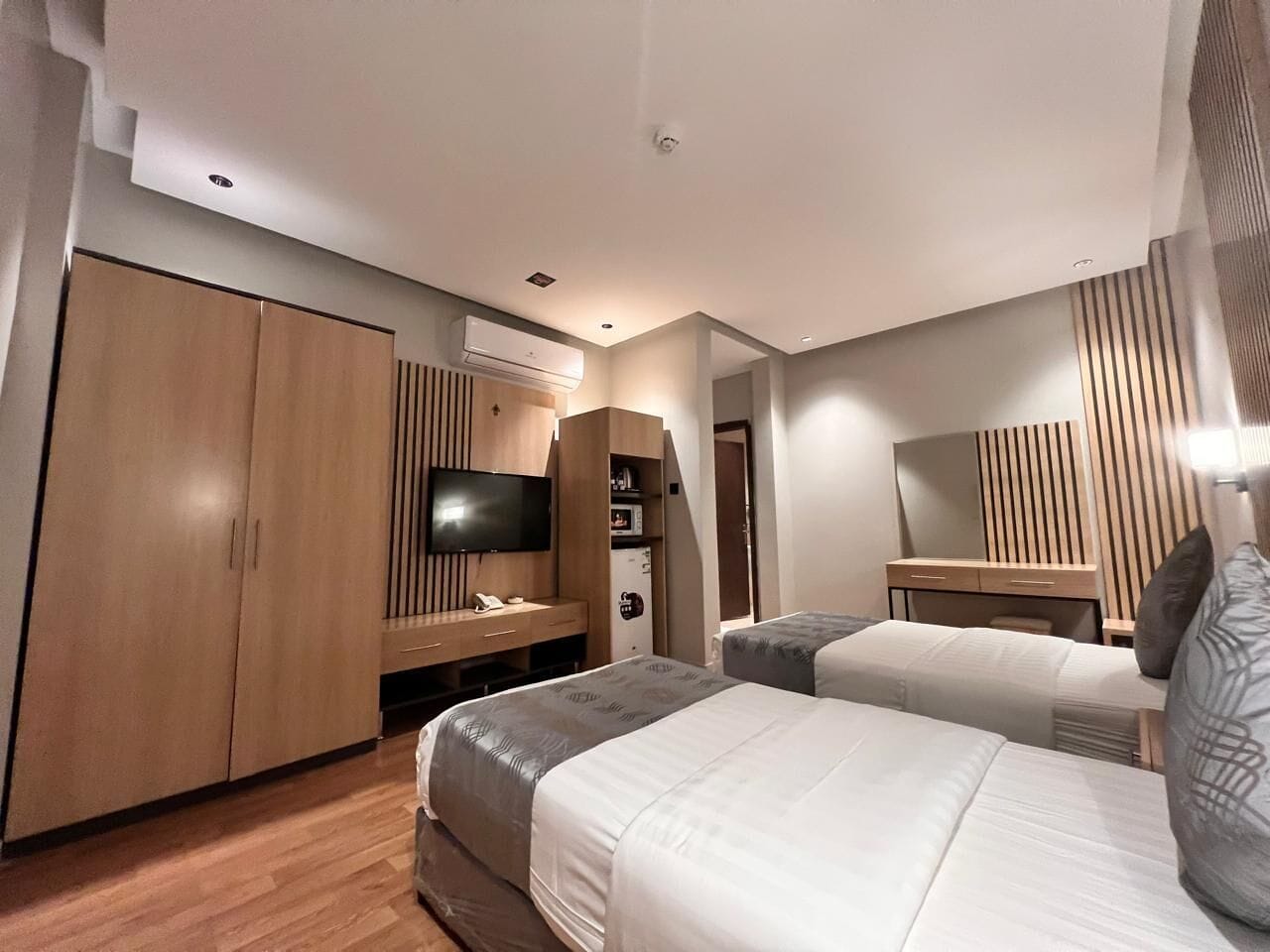 Free WiFi, bed sheets