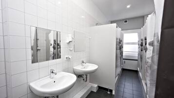 Dusche, Haartrockner, Toilettenpapier