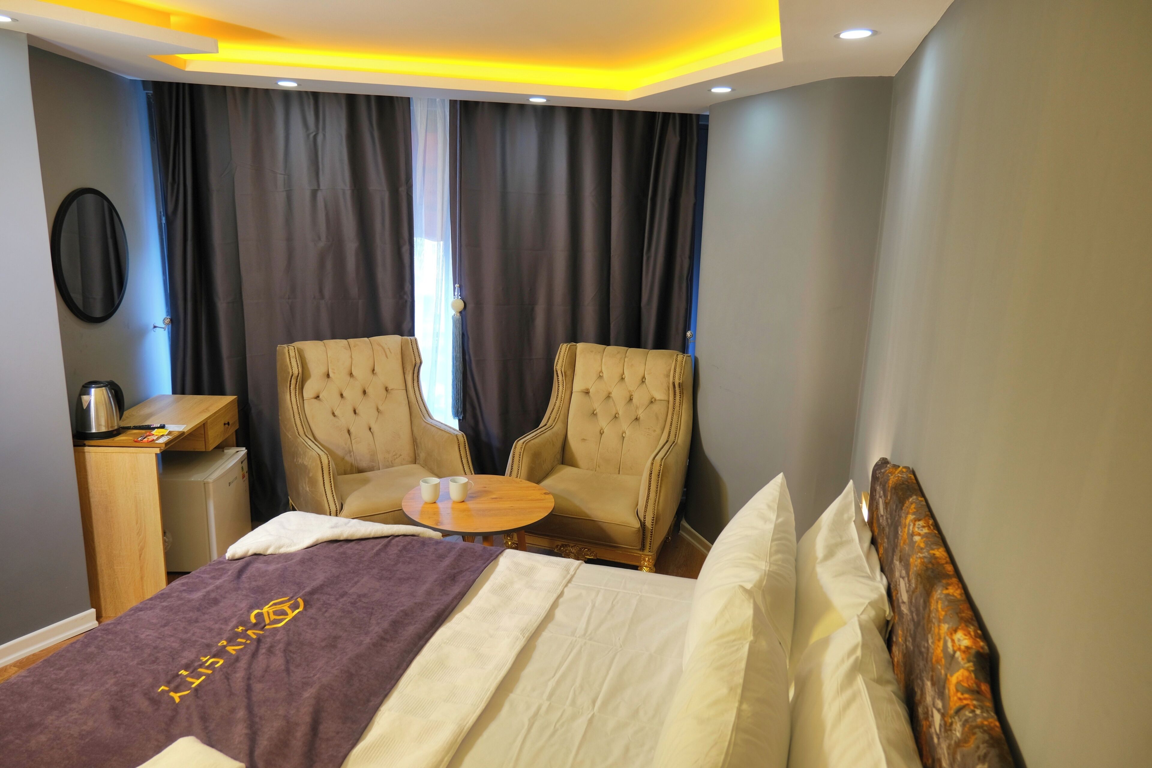 Classic Oda, 1 Çift Kişilik Yatak, Şehir Manzaralı | Mısır pamuklu çarşaf takımı, kaliteli yatak takımı, minibar, masa 