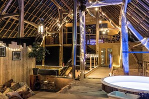 House, 2 Bedrooms, Smoking, Hot Tub | Bathroom amenities