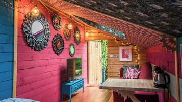 House, 2 Bedrooms, Smoking, Hot Tub | 2 bedrooms