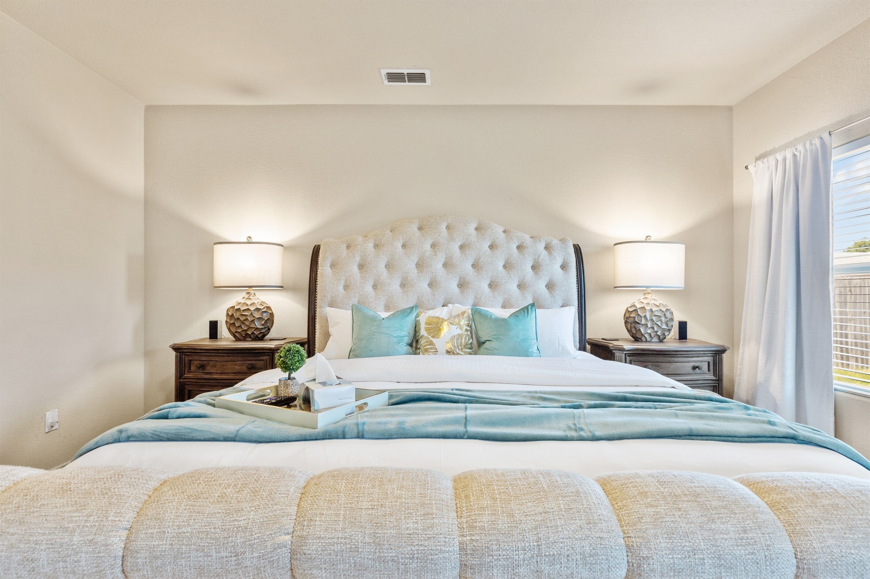 4 多间卧室、办公桌、熨斗/熨衣板、旅行婴儿床