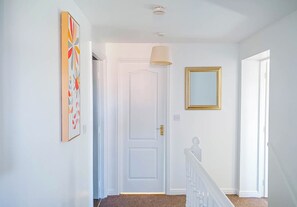 Hallway - Airport Lounge - 3Bed 6 Persons (Manchester)