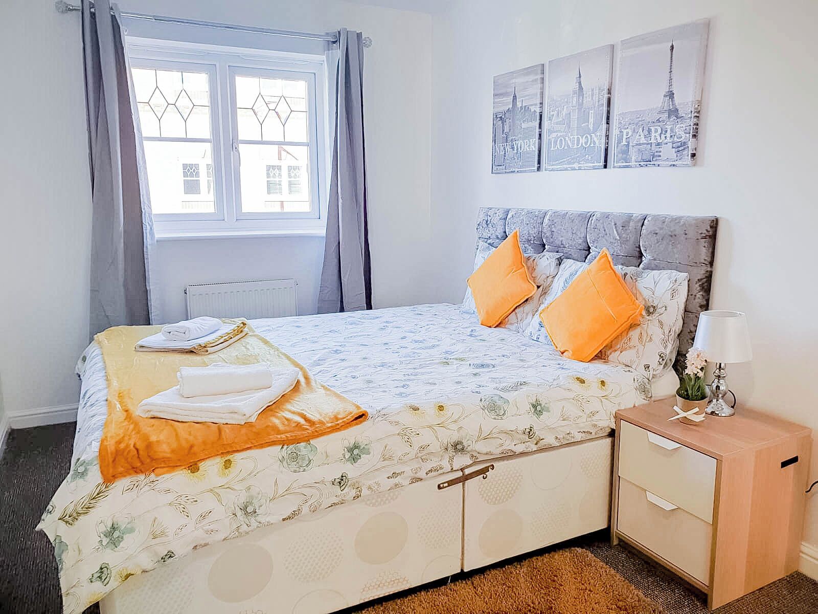 Comfort-Haus | 3 Schlafzimmer, Daunenbettdecken, Betten mit Memory-Foam-Matratzen